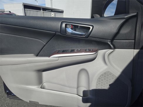 Used 2014 Toyota Camry XLE image 15