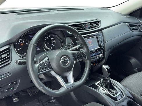Used 2018 Nissan Rogue SV image 14