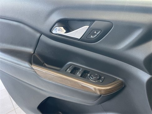 Used 2018 GMC Acadia SLE image 23