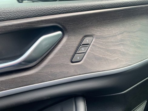 New 2025 Jeep Grand Cherokee Limited image 12