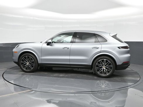 Used 2024 Porsche Cayenne image 2