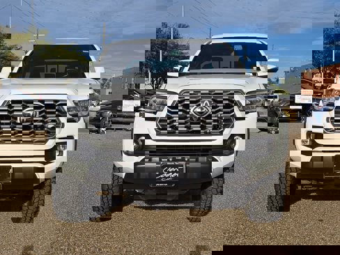 Used 2023 Toyota Tacoma TRD Off-Road image 10