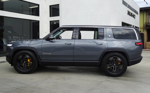 Used 2023 Rivian R1S Adventure image 4