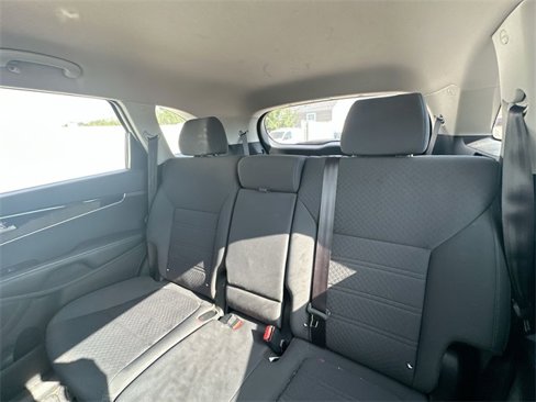 Used 2017 Kia Sorento LX w/ LX Convenience Package image 45