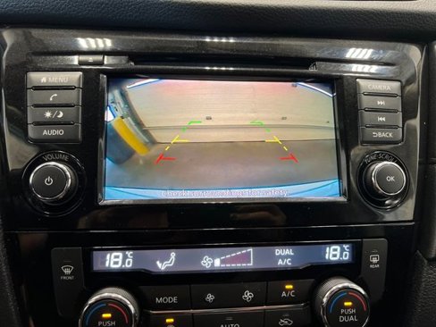 Used 2020 Nissan Rogue SV image 14