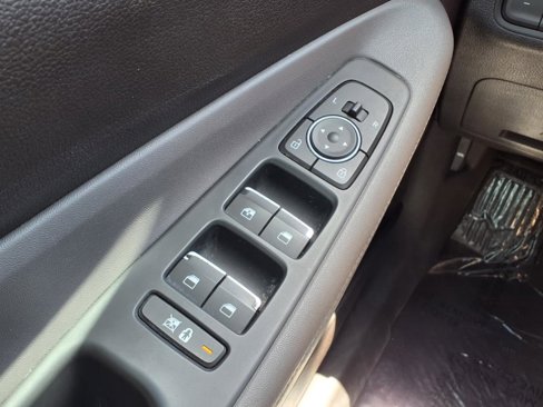 Used 2019 Hyundai Santa Fe SE image 12
