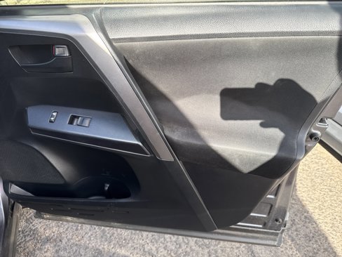 Used 2017 Toyota RAV4 LE image 19