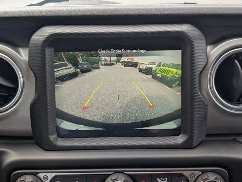 Used 2020 Jeep Wrangler Unlimited Sahara image 22