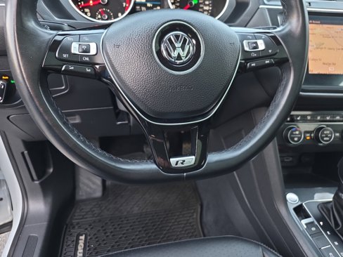 Used 2018 Volkswagen Tiguan SEL image 32
