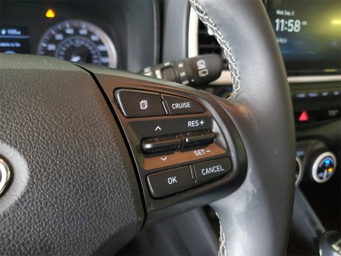 Used 2022 Hyundai Venue Limited image 16