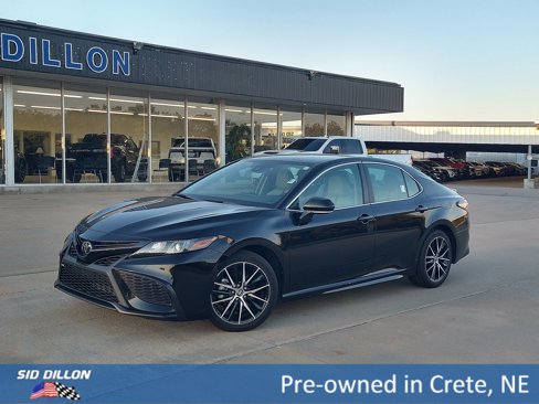 Used 2023 Toyota Camry SE image 1