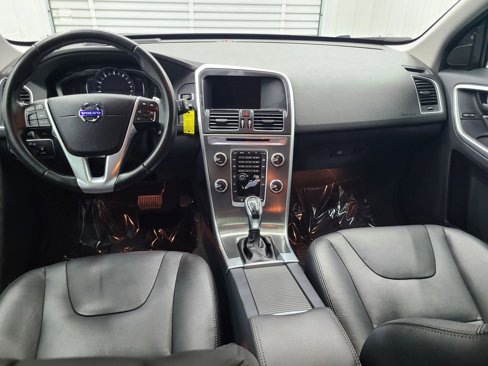 Used 2015 Volvo XC60 T6 image 2