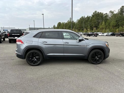 Used 2024 Volkswagen Atlas Cross Sport SE image 3