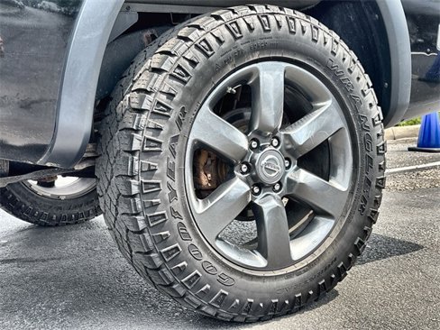 Used 2015 Nissan Titan SV w/ SV Value Truck Package image 18