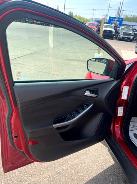 Used 2012 Ford Focus Titanium w/ Luxury Pkg image 10