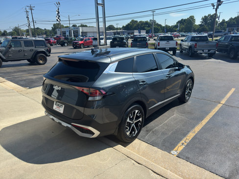 Used 2024 Kia Sportage EX image 5