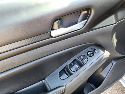 Used 2024 Nissan Altima 2.5 SV image 12