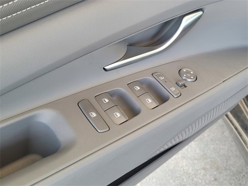 New 2025 Hyundai Elantra SEL image 14