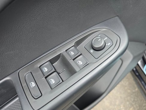 New 2025 Volkswagen Taos SE image 25