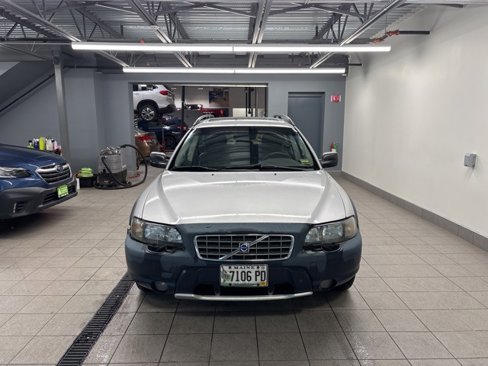 Used 2002 Volvo V70 Cross Country image 2