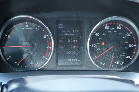 Used 2018 Toyota RAV4 SE image 12