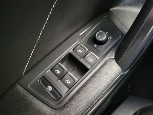 Used 2022 Volkswagen Tiguan SE R-Line image 25