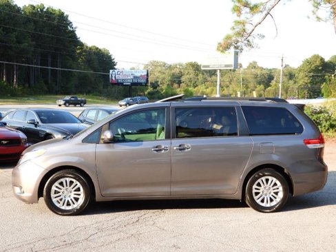 Used 2014 Toyota Sienna XLE image 13