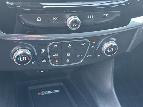 Used 2022 Chevrolet Traverse LT image 25