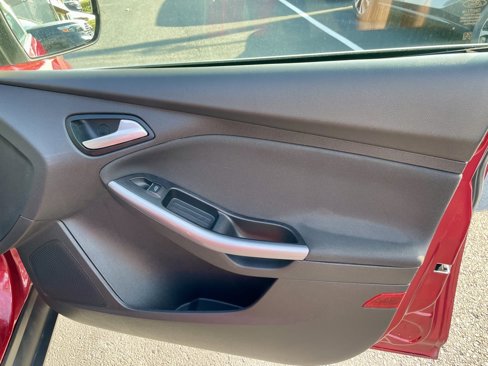 Used 2014 Ford Focus Titanium image 12