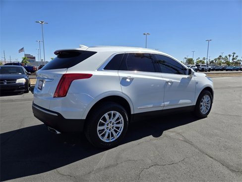 Used 2017 Cadillac XT5 FWD image 4