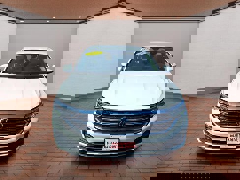 Used 2024 Volkswagen Jetta SE image 3