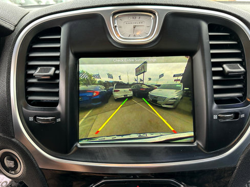 Used 2018 Chrysler 300 Limited image 46