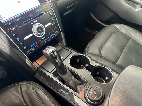 Used 2017 Ford Explorer Limited image 16