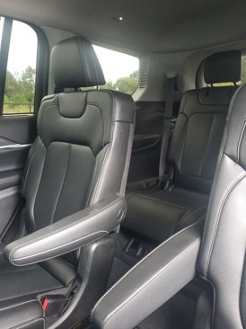 Used 2023 Jeep Grand Cherokee L Limited w/ Luxury Tech Group II image 9
