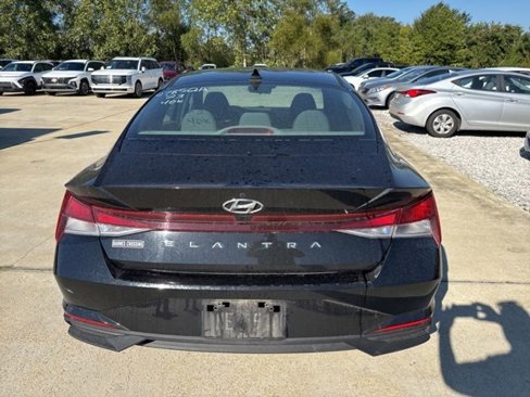 Used 2023 Hyundai Elantra SEL image 6
