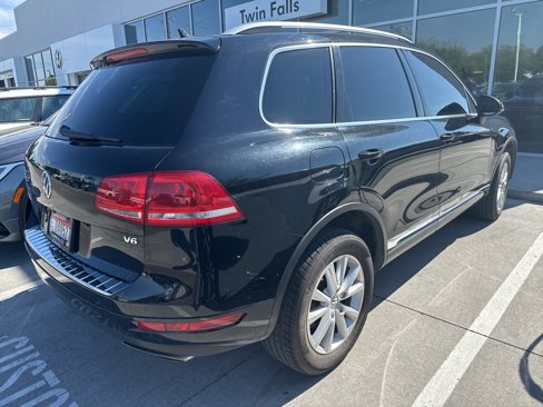 Used 2014 Volkswagen Touareg Sport image 8