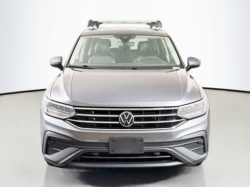 Used 2022 Volkswagen Tiguan SE image 2