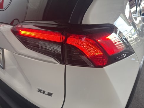 Used 2021 Toyota RAV4 XLE image 18