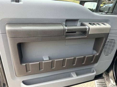 Used 2016 Ford F250 XLT w/ XLT Premium Package image 12