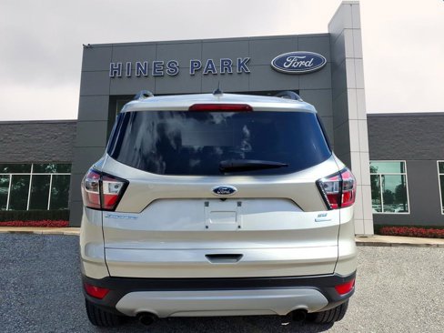 Certified 2017 Ford Escape SE w/ Equipment Group 201A image 6