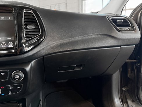 Used 2019 Jeep Compass Limited image 33