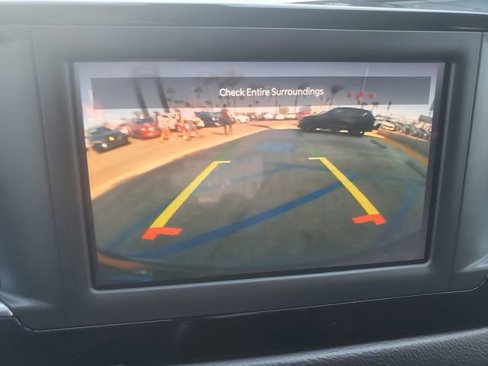 Used 2022 Chrysler Voyager LX image 19