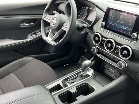 Used 2024 Nissan Sentra SV image 3