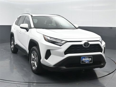 Used 2022 Toyota RAV4 XLE image 1