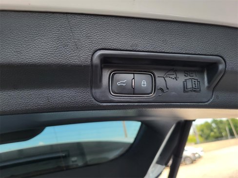Used 2022 Ford Explorer XLT image 11