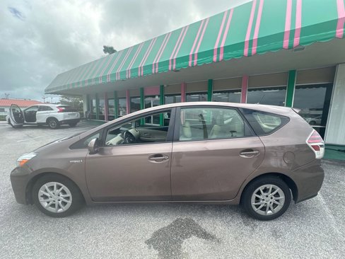 Used 2017 Toyota Prius V Three image 3