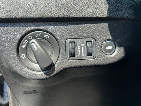 Used 2023 Dodge Charger SXT image 17