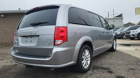 Used 2018 Dodge Grand Caravan SXT image 10