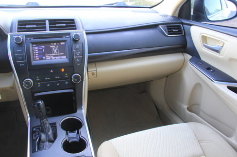 Used 2015 Toyota Camry LE image 10
