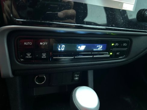 Used 2018 Toyota Corolla LE image 26